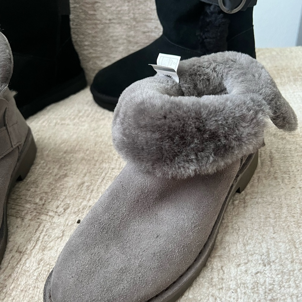 UGG Romely Short Buckle - Picture 2 of 5